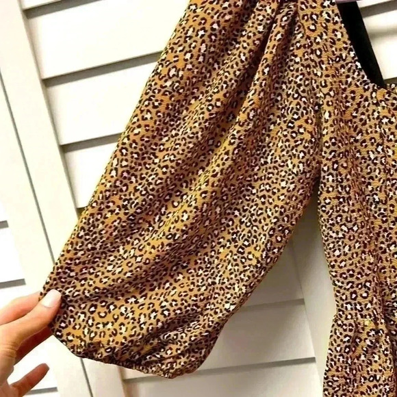 Evolutionary Leopard Print Smocked Top Size Small - Picture 3 of 4